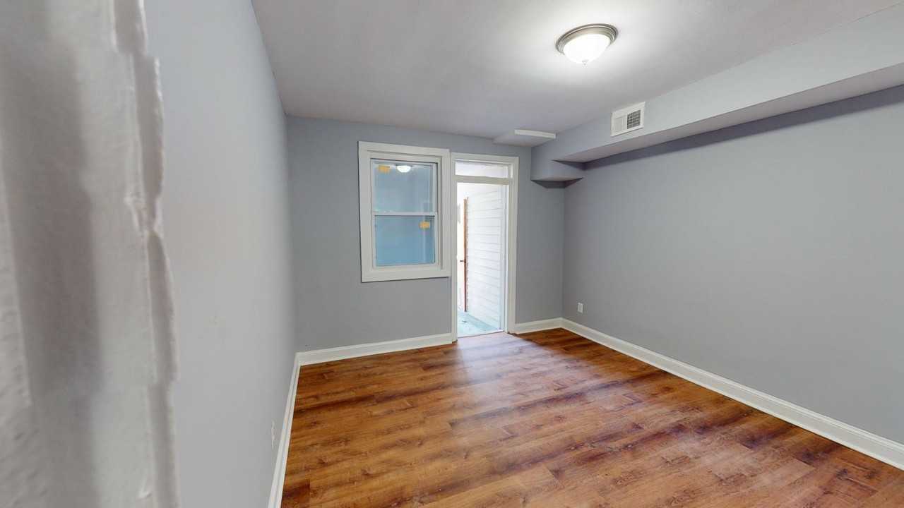 444 Mellon St Se #4 - Photo 4 of 11