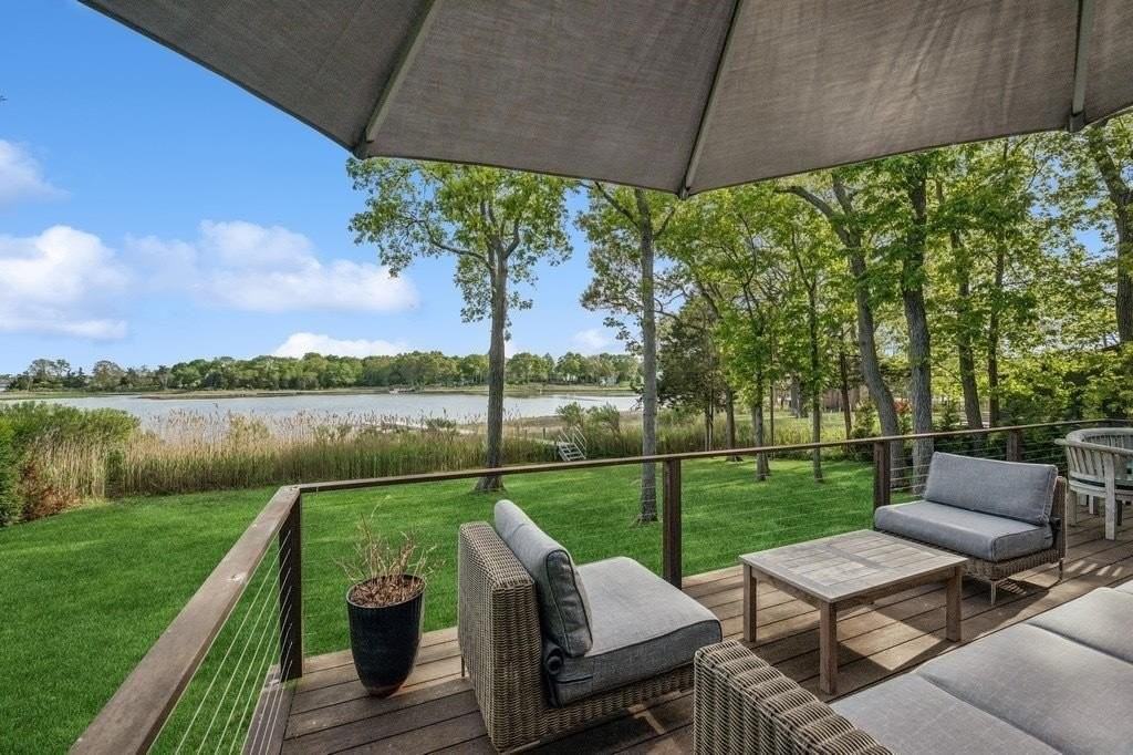 8 S Harbor Dr - Photo 3 of 37