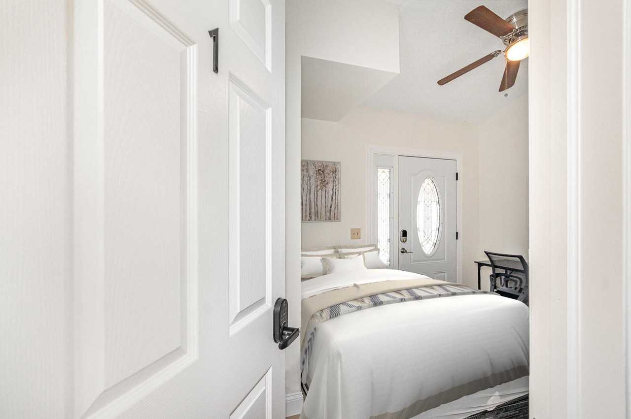 Scarsdale Manor Ln - Photo 3 of 4