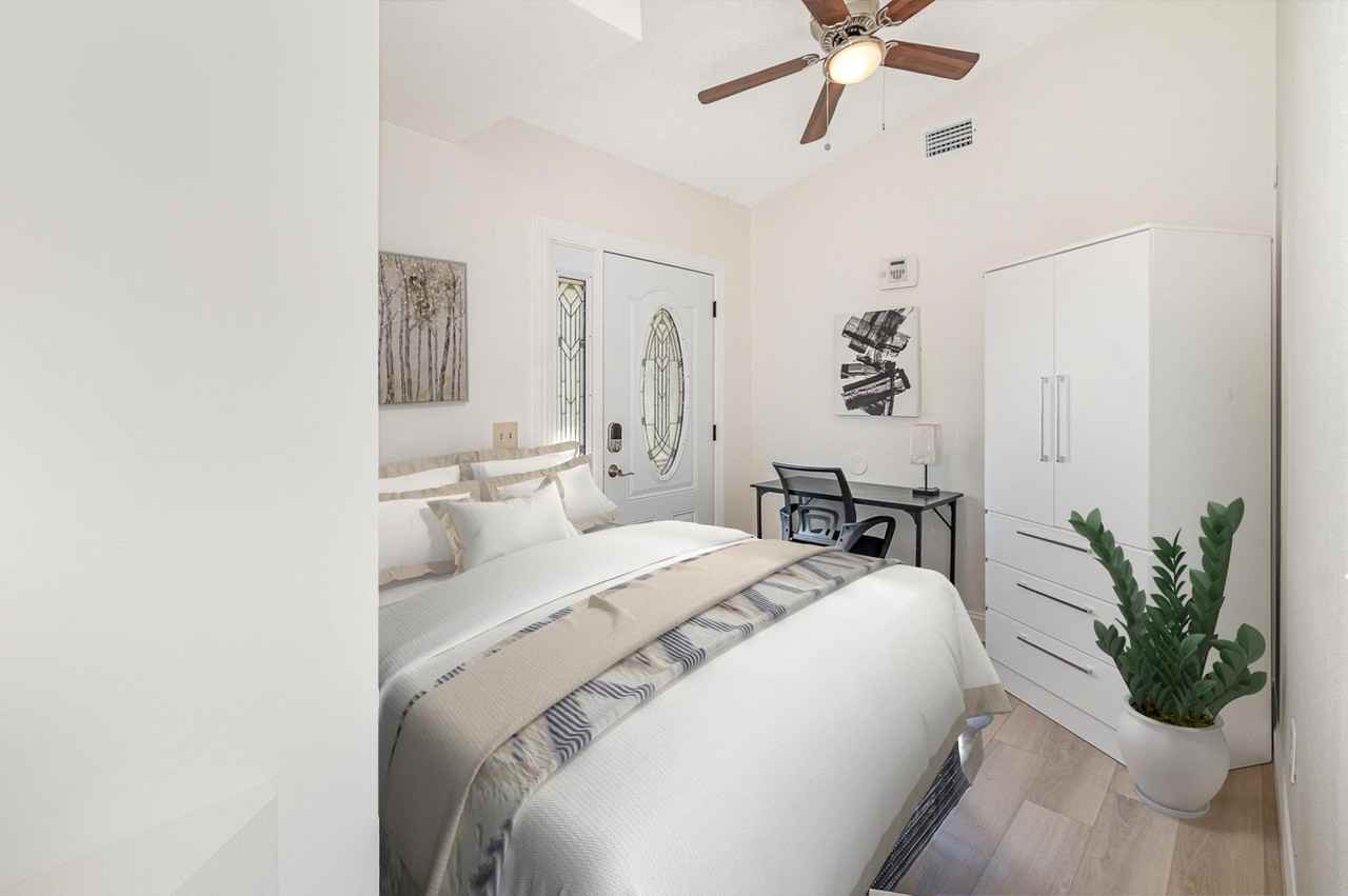 Scarsdale Manor Ln - Photo 4 of 4
