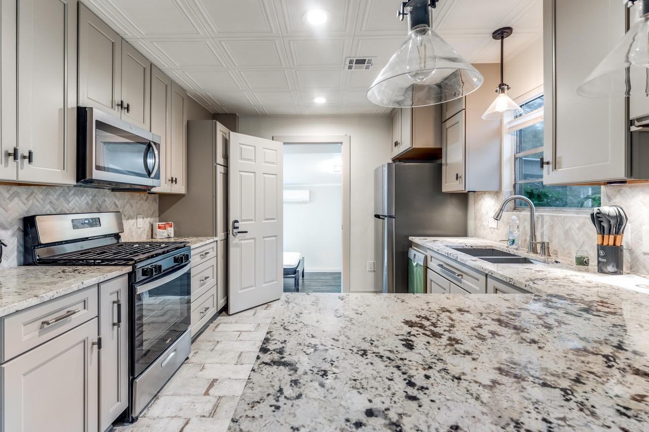 S Avenue G - Photo 3 of 4