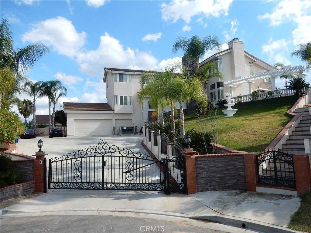 20128 Candleflame Ct - Photo 3 of 46