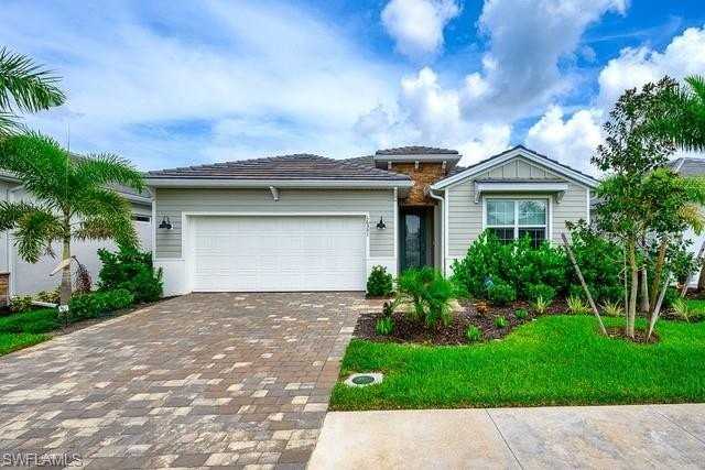 16551 Crescent Beach Way - Photo 3 of 26