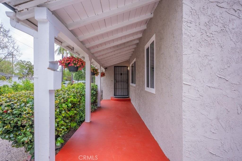 14030 Hamlin St - Photo 4 of 27