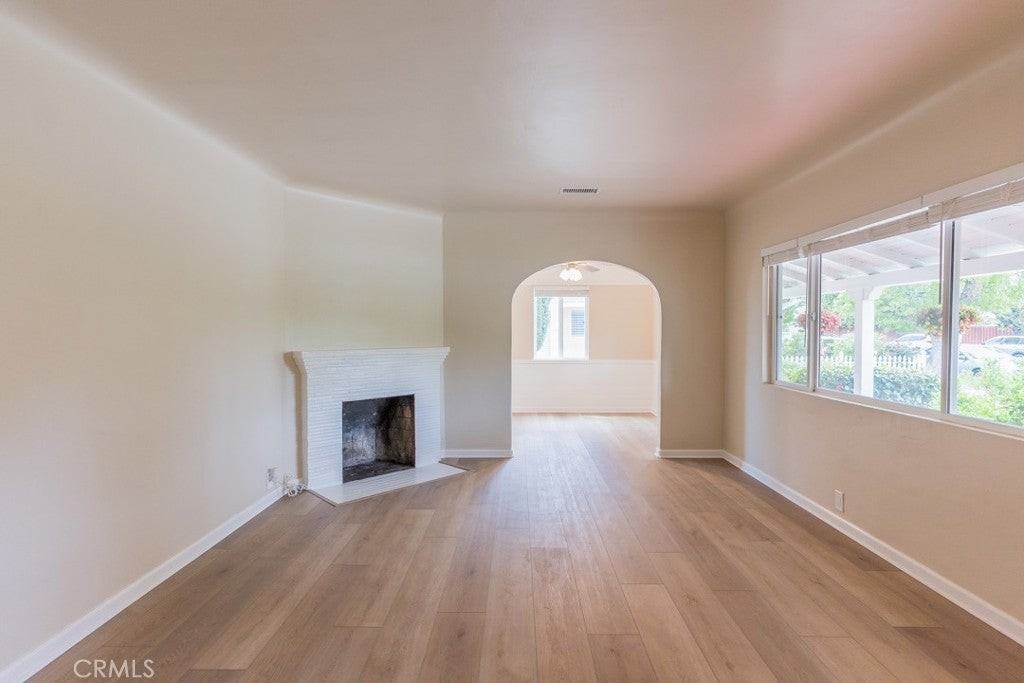 14030 Hamlin St - Photo 6 of 27