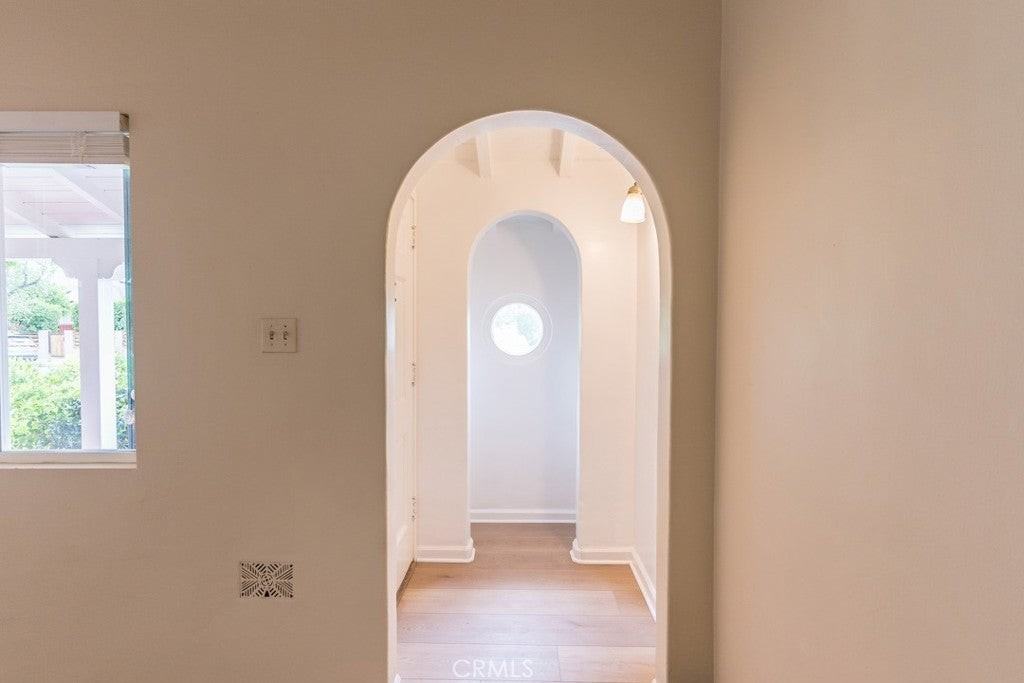 14030 Hamlin St - Photo 7 of 27