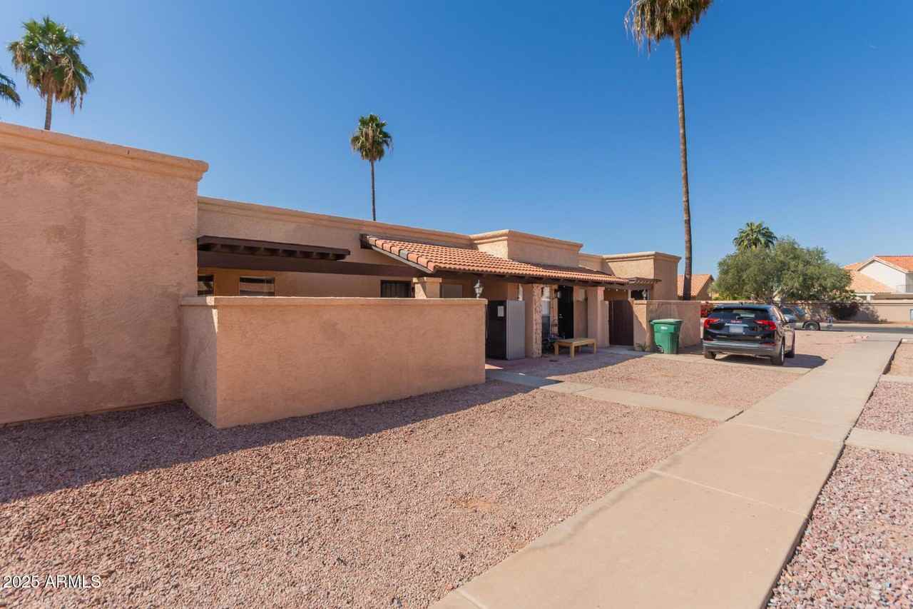 615 N Arrowhead Dr - Photo 2 of 24