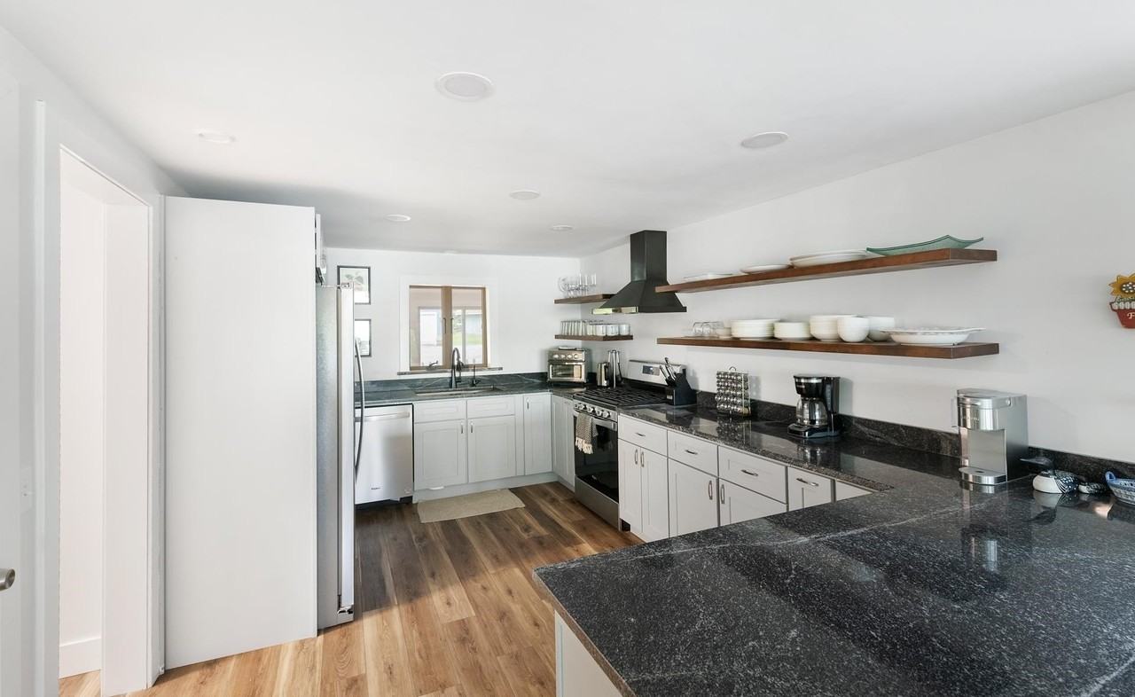 6 Paquette Ln - Photo 4 of 33