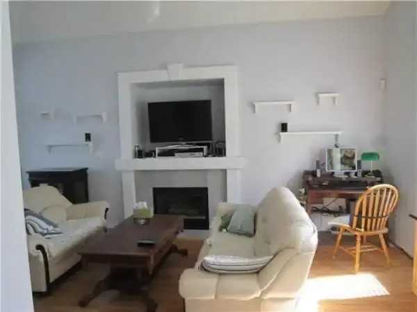 1393 Jefferys Cres Nw - Photo 3 of 13