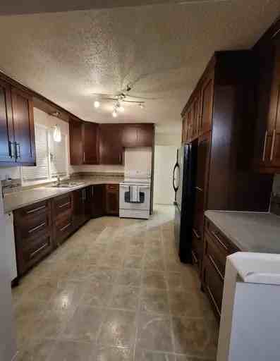 6425 Murray St - Photo 3 of 17