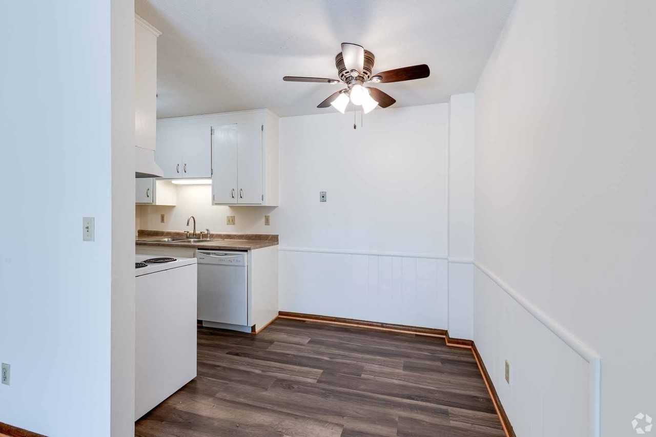 Apache Manor Apartments - Photo 2 of 45