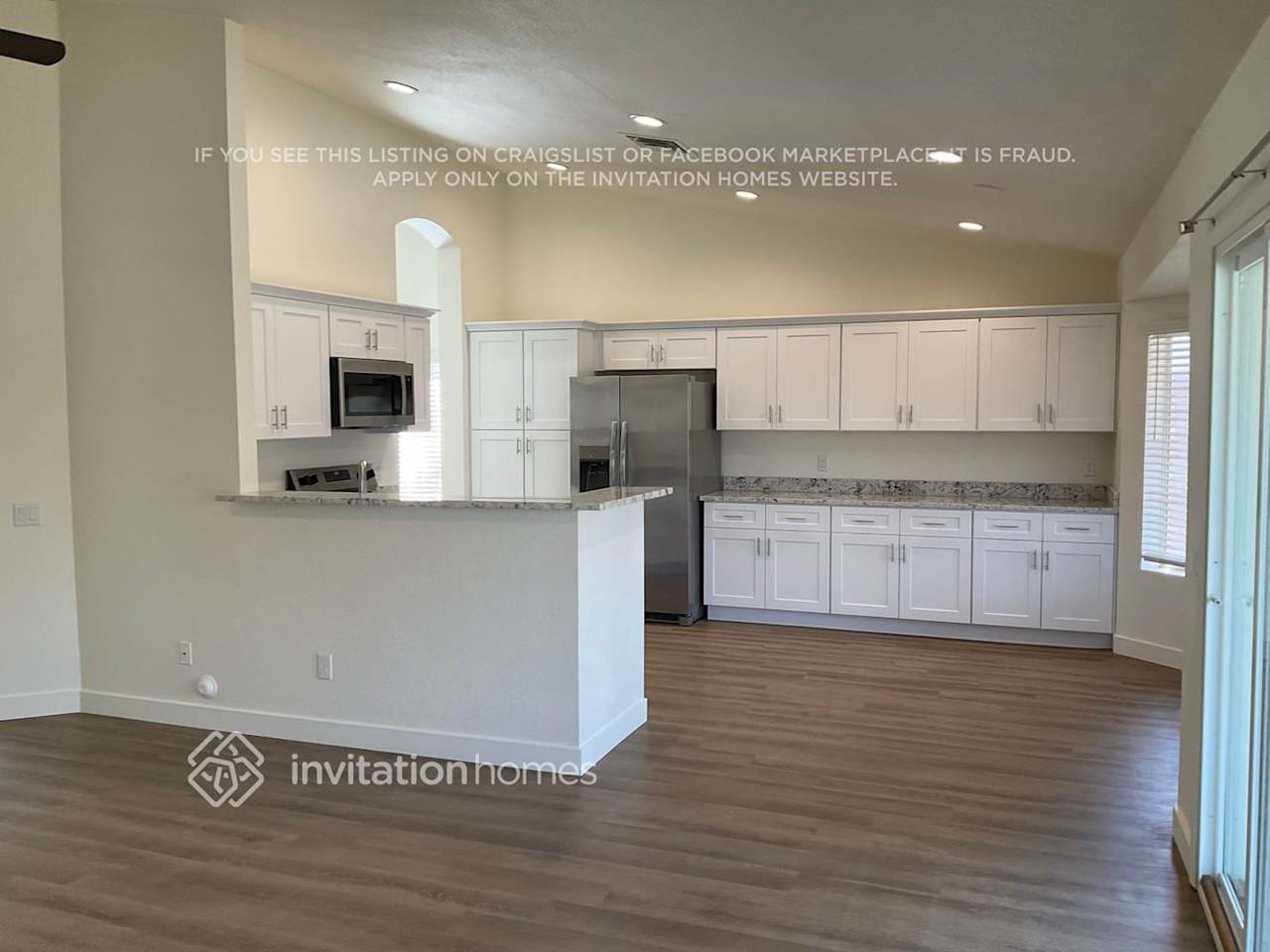 8329 W Dreyfus Dr - Photo 3 of 12