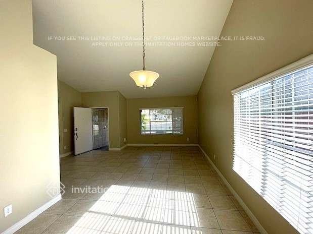 15128 Versailles St - Photo 2 of 19