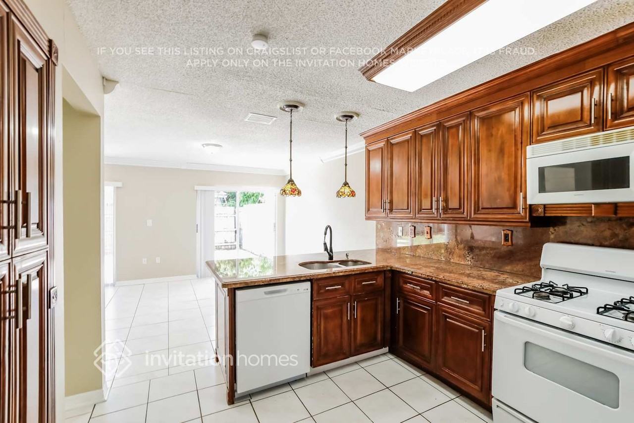 13742 Sw 181st St - Photo 7 of 17