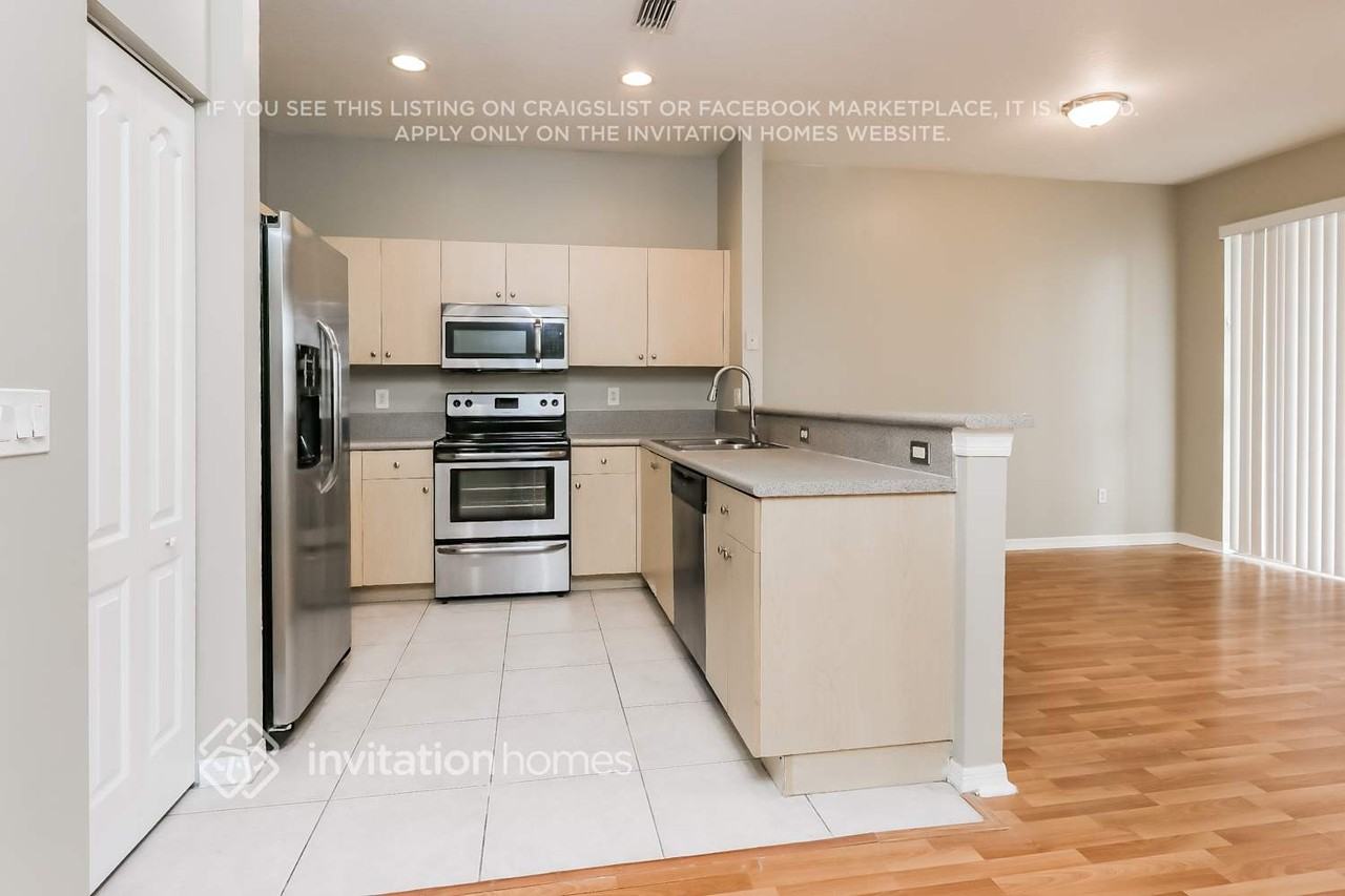 215 River Bluff Ln - Photo 7 of 17