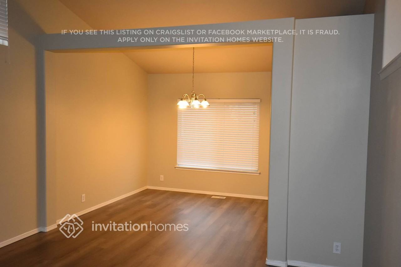 17804 W Country Club Dr - Photo 3 of 13