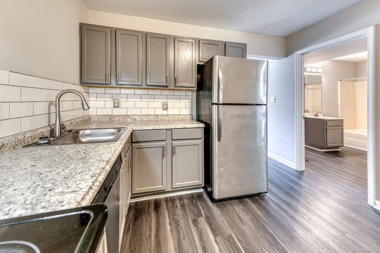 Ashford Place Apartments - Photo 4 of 26