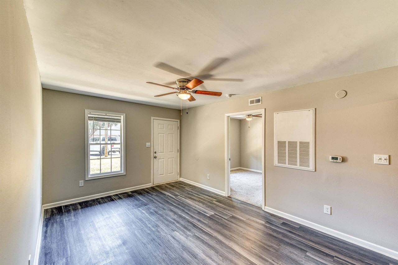 Ashford Place Apartments - Photo 3 of 24