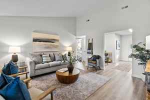 featured image of 366 W Oak Ave