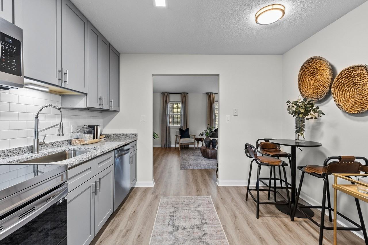 West Oak Apartments - Photo 7 of 32