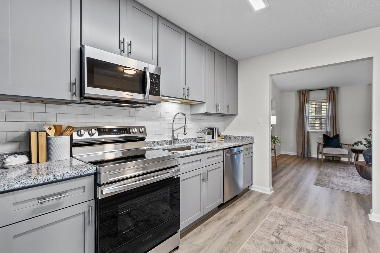 West Oak Apartments - Photo 6 of 32