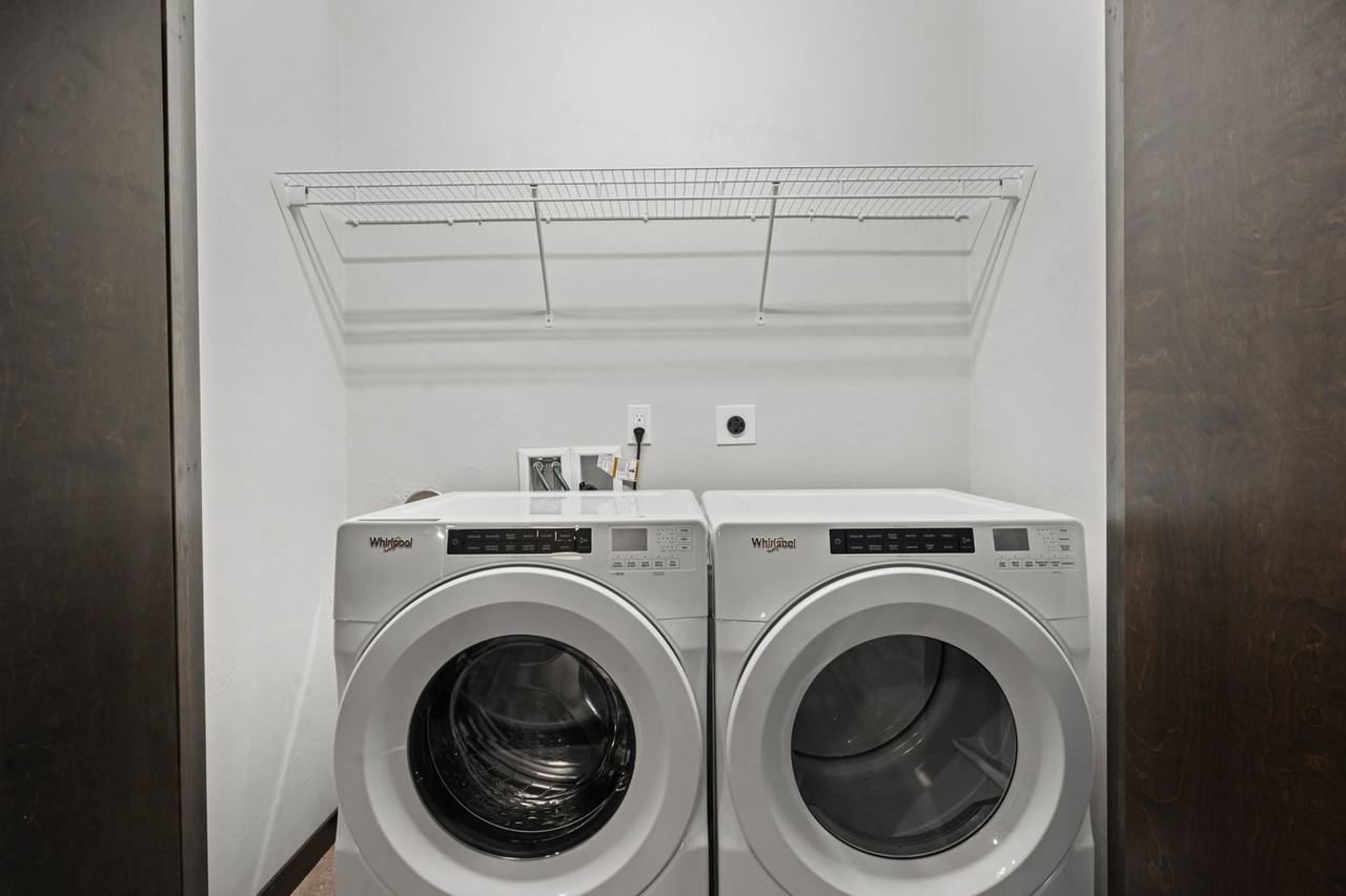 ELEMENT Apartments IV - Photo 3 of 9