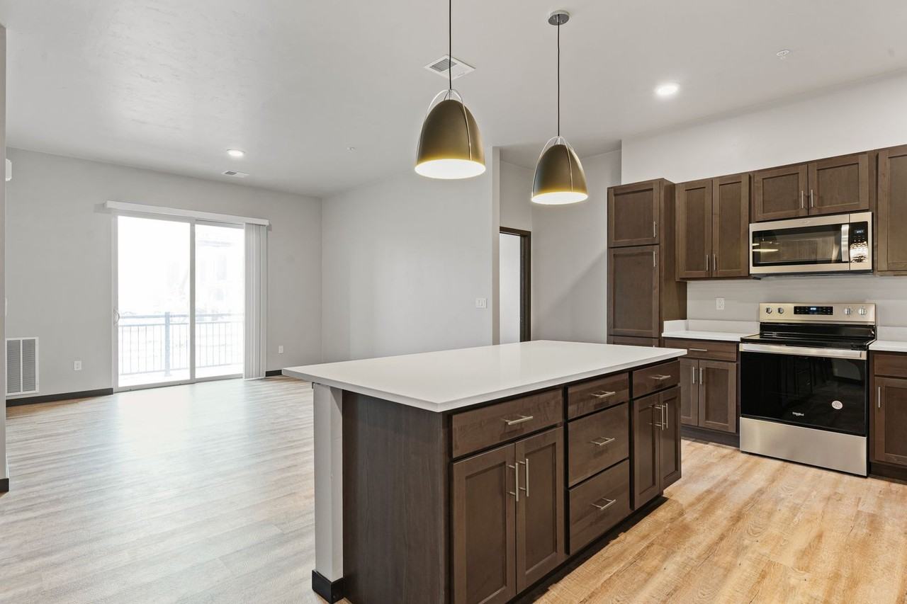 ELEMENT Apartments IV - Photo 4 of 9