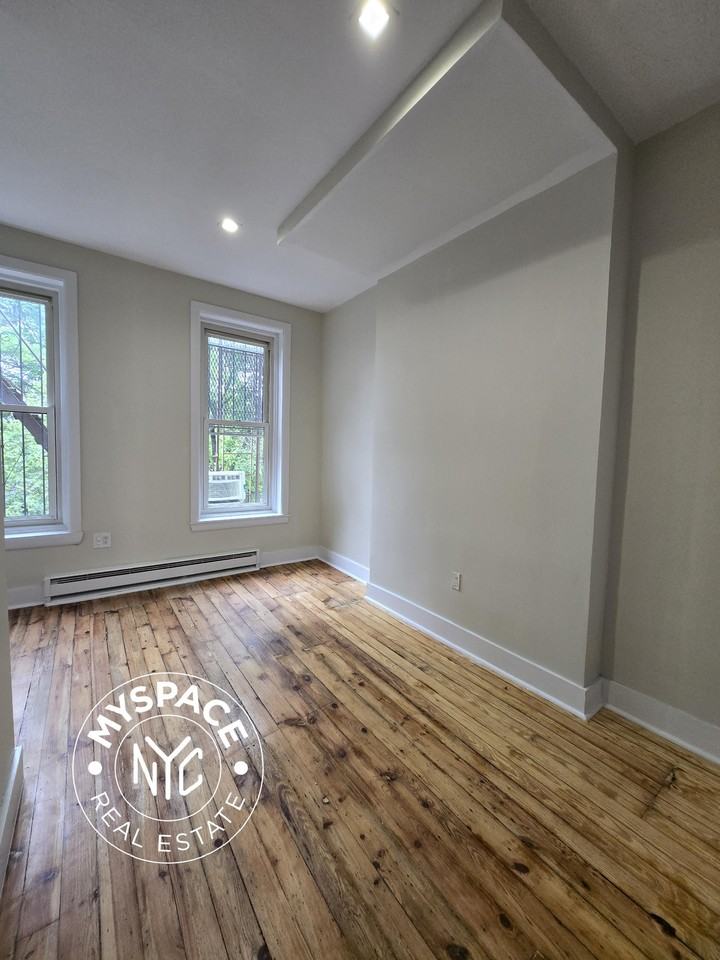 183 Hull St #2F - Photo 2 of 9