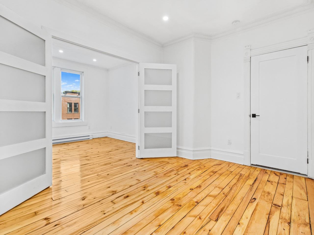 530 Rue Leclaire - Photo 3 of 19