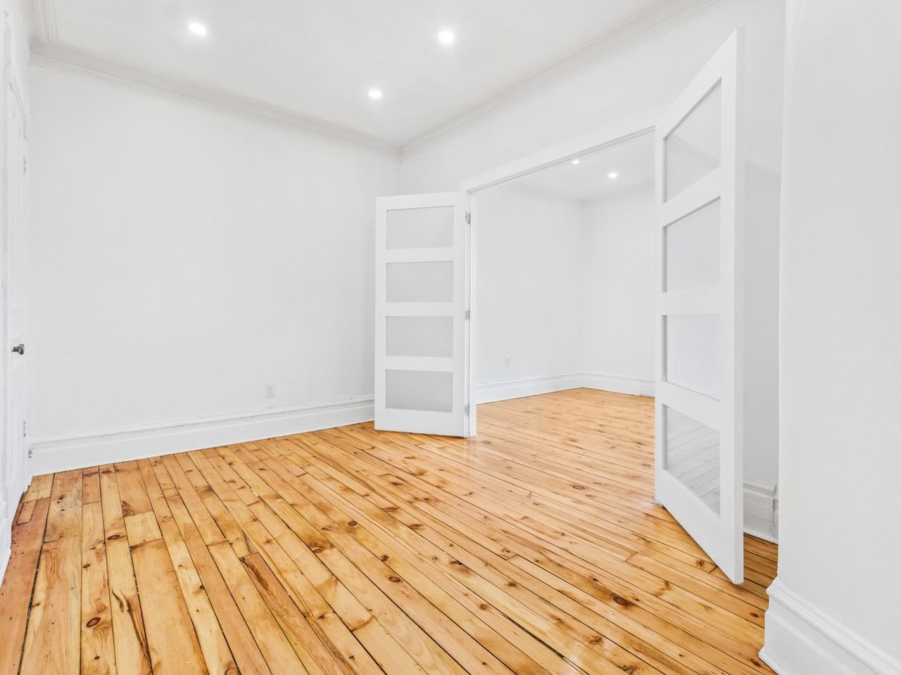 530 Rue Leclaire - Photo 2 of 19