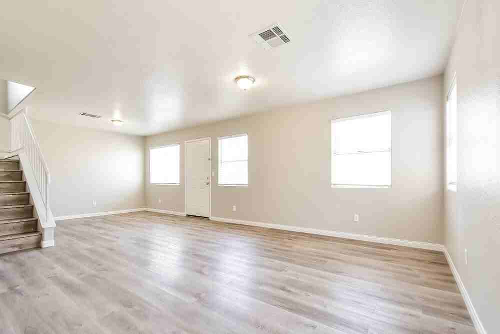 9156 Indian Breeze Dr - Photo 5 of 16