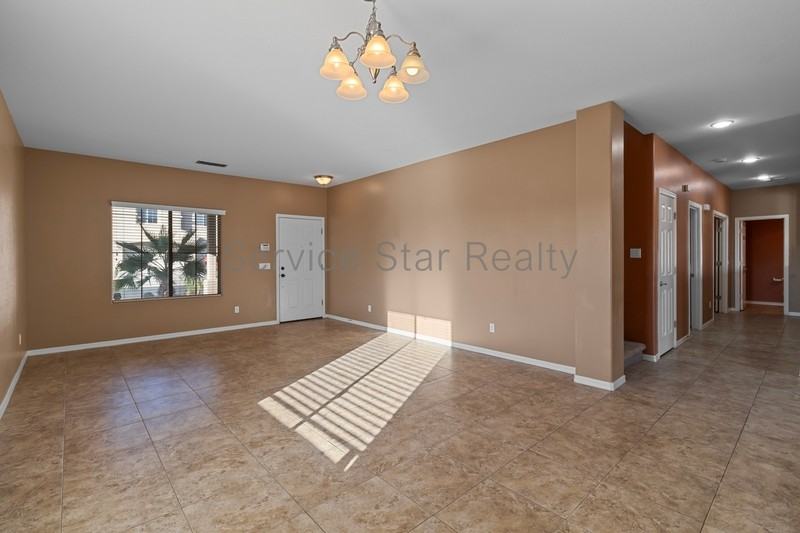 30191 W Mulberry Dr - Photo 5 of 31