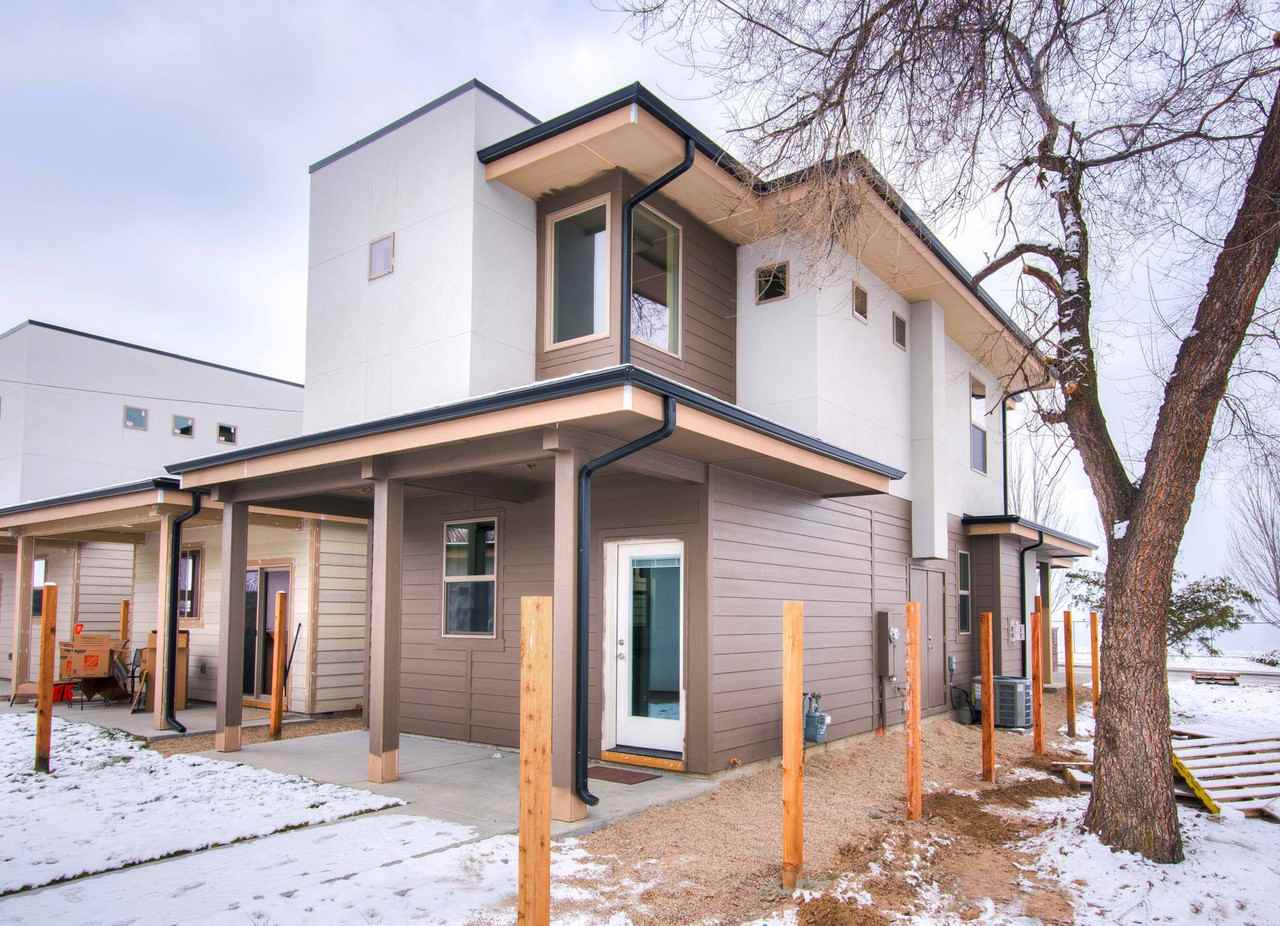 1550 S Oakland Ave - Photo 2 of 15