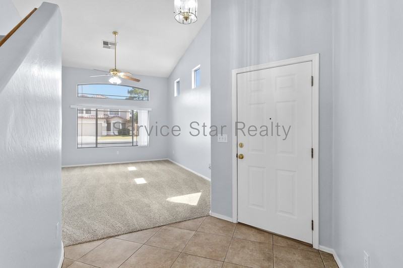 2111 E Appaloosa Rd - Photo 3 of 31