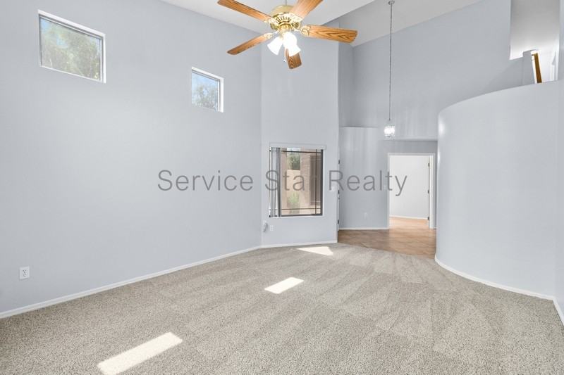 2111 E Appaloosa Rd - Photo 4 of 31