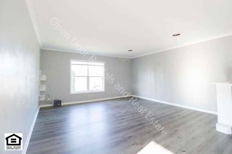 202 W Main St #2 - Photo 3 of 8