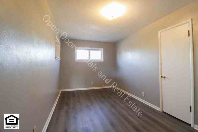 202 W Main St #2 - Photo 7 of 8