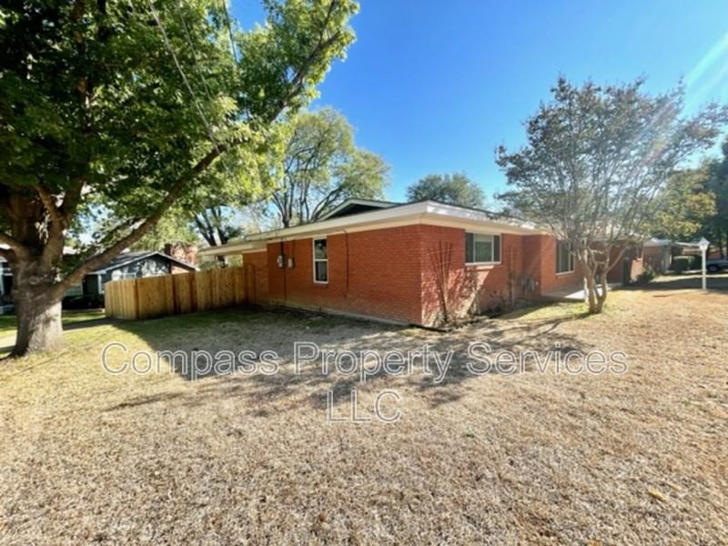 2333 Hermanson Dr - Photo 2 of 18