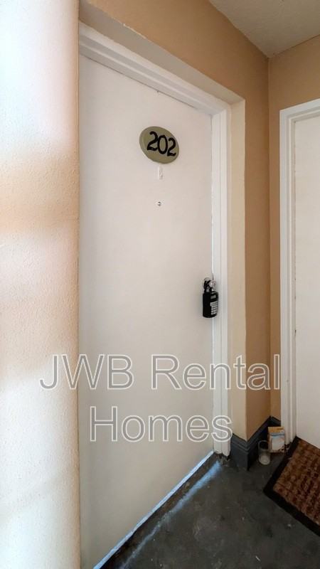 227 15th Ave N #202 - Photo 2 of 17