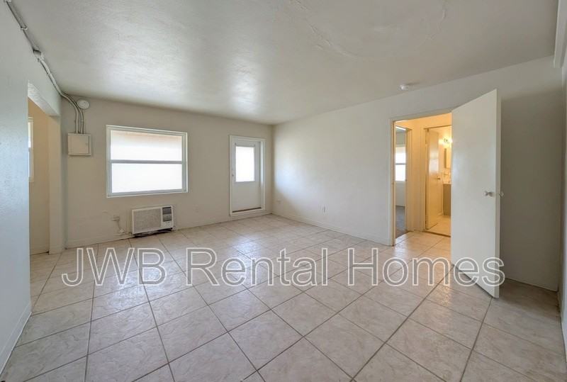 227 15th Ave N #202 - Photo 5 of 17