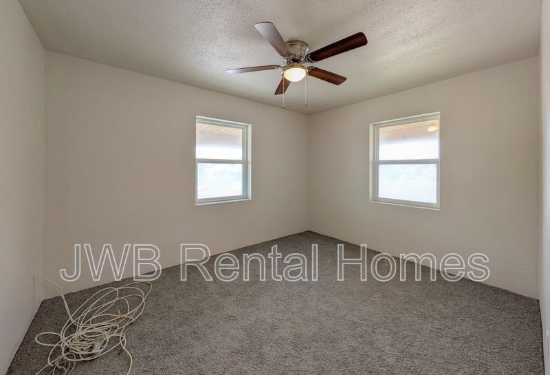 227 15th Ave N #202 - Photo 6 of 17