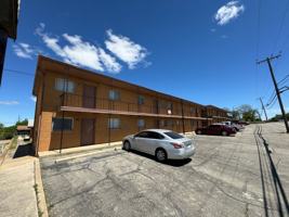 featured image of 807 W Hallmark Ave