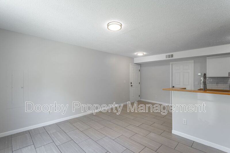 1860 Greenwood Rd - Photo 2 of 29