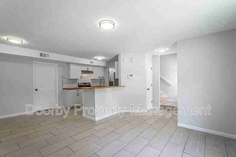 1860 Greenwood Rd - Photo 3 of 29