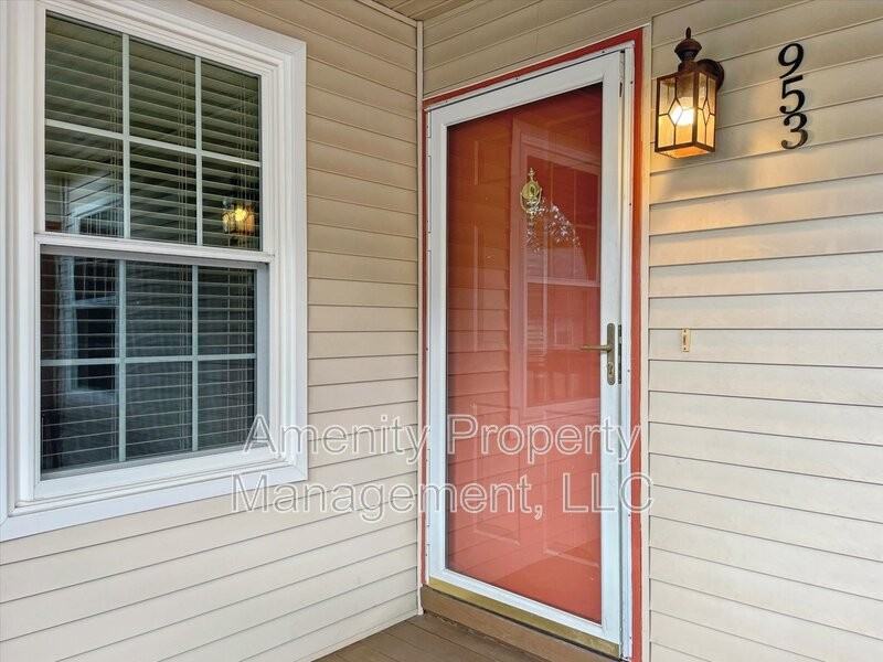 953 Gas Light Ln - Photo 5 of 26