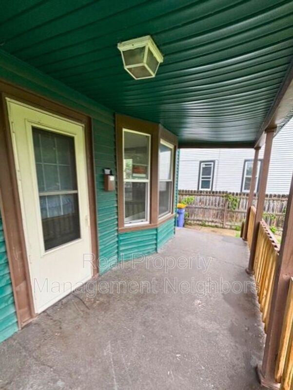 451 Graham St Sw - Photo 2 of 24