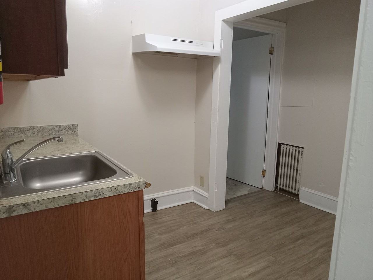 52 N Pearl St - Photo 7 of 17
