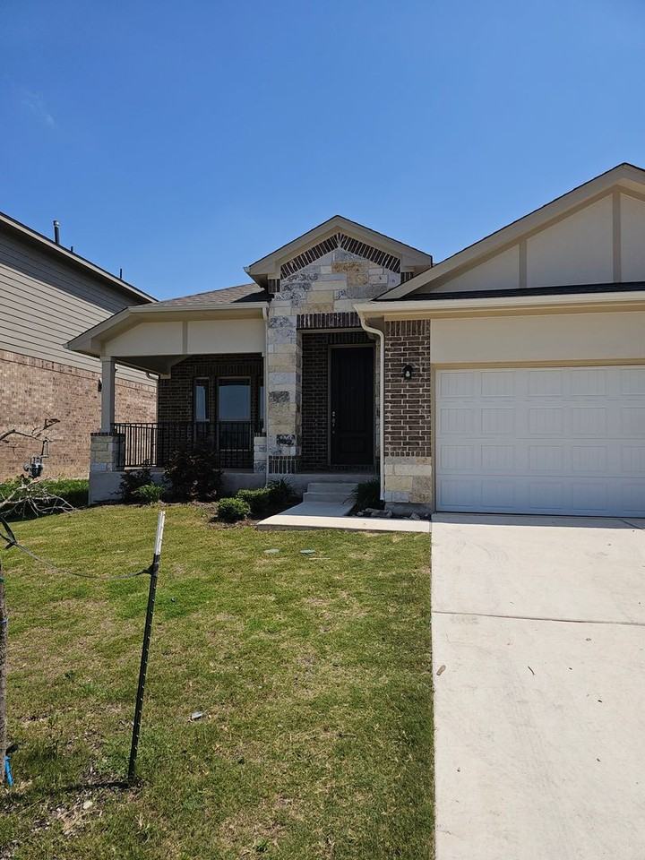 209 Falkland St - Photo 2 of 46