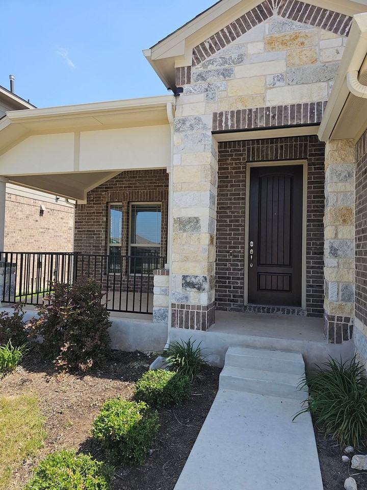 209 Falkland St - Photo 3 of 46