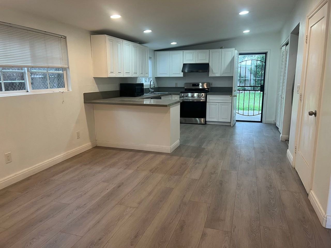 17521 Salais St - Photo 2 of 12